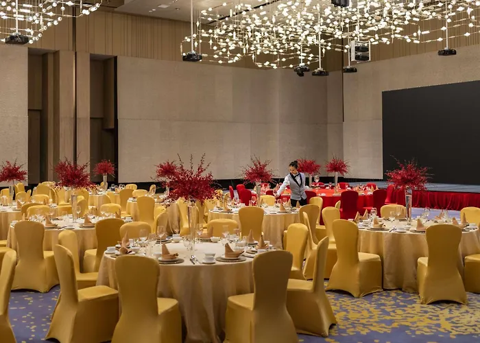 Hilton Shenzhen World Exhibition & Convention Center - Only 5 Minutes\' Walk To Wecc
