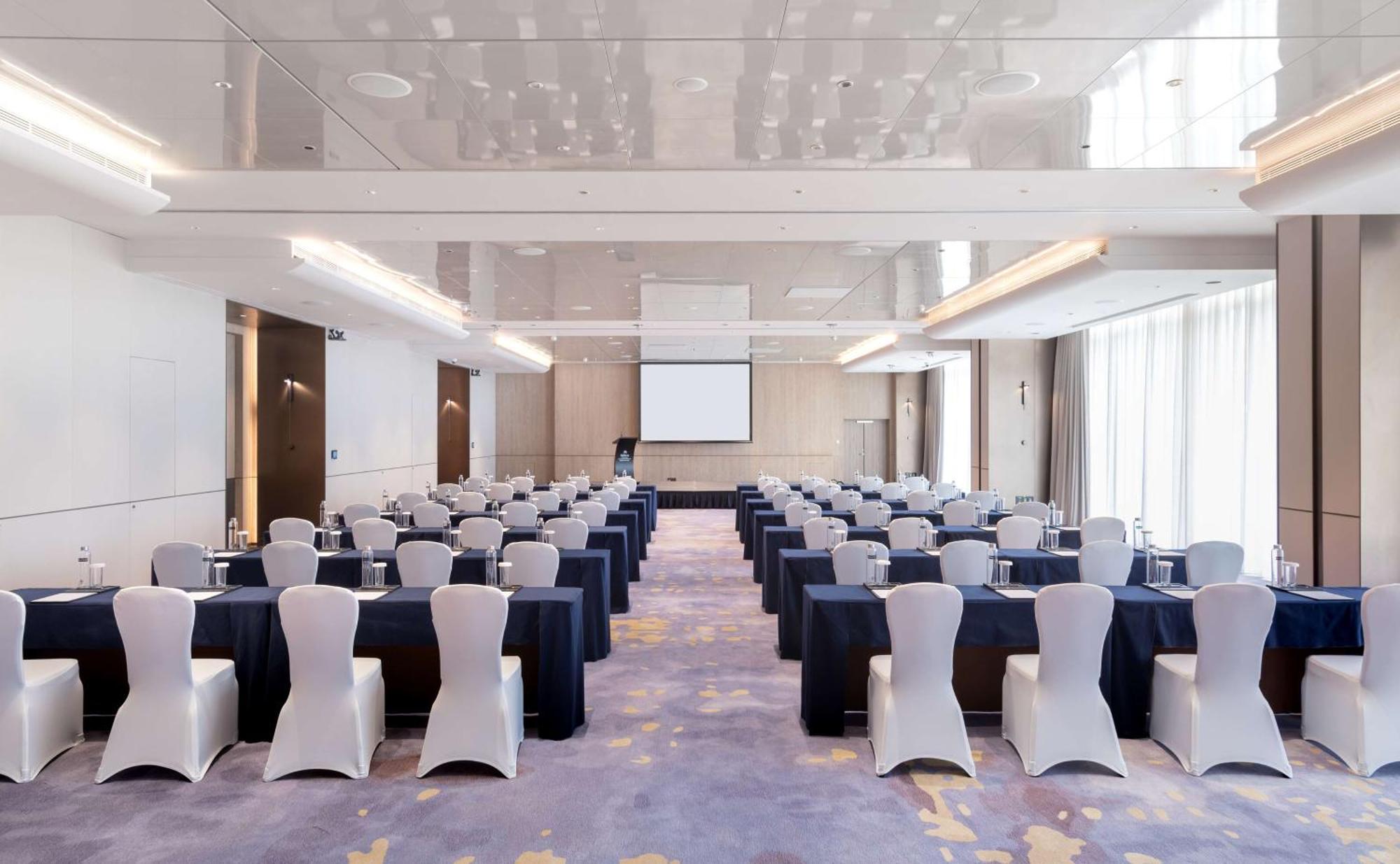 Hilton World Exhibition & Convention Center - Only 5 Minutes' Walk To Wecc 5*