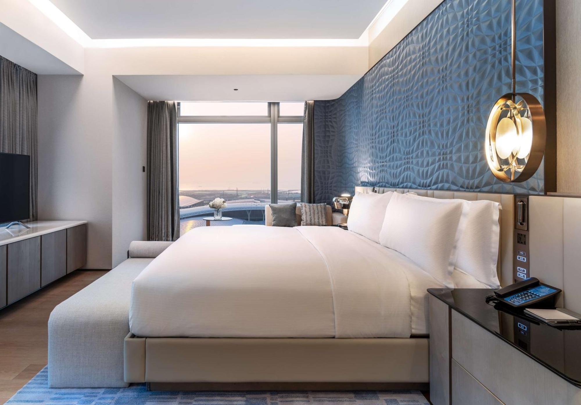 ホテル Hilton World Exhibition & Convention Center - Only 5 Minutes' Walk To Wecc 深セン市