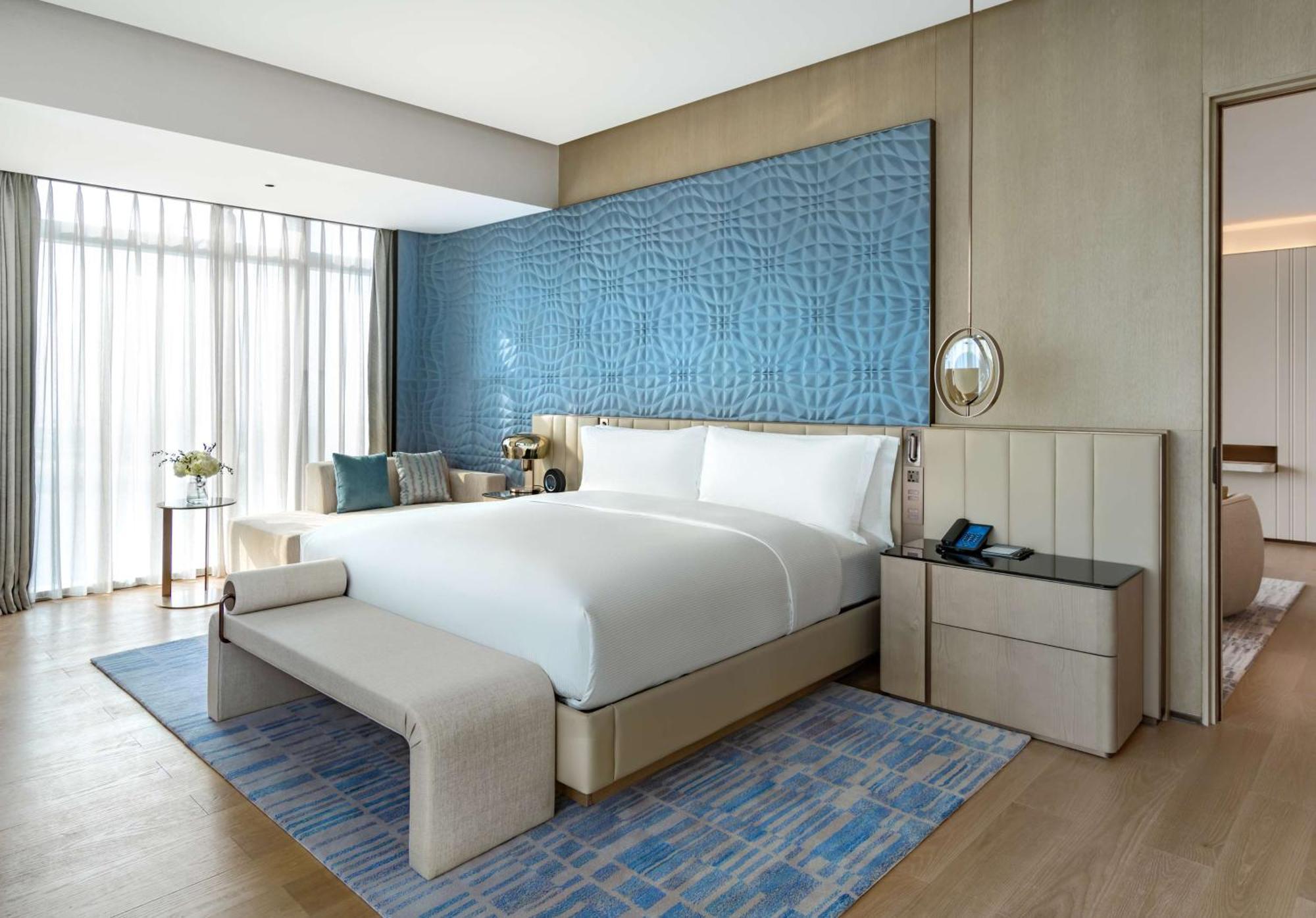 Hilton World Exhibition & Convention Center - Only 5 Minutes' Walk To Wecc 5*