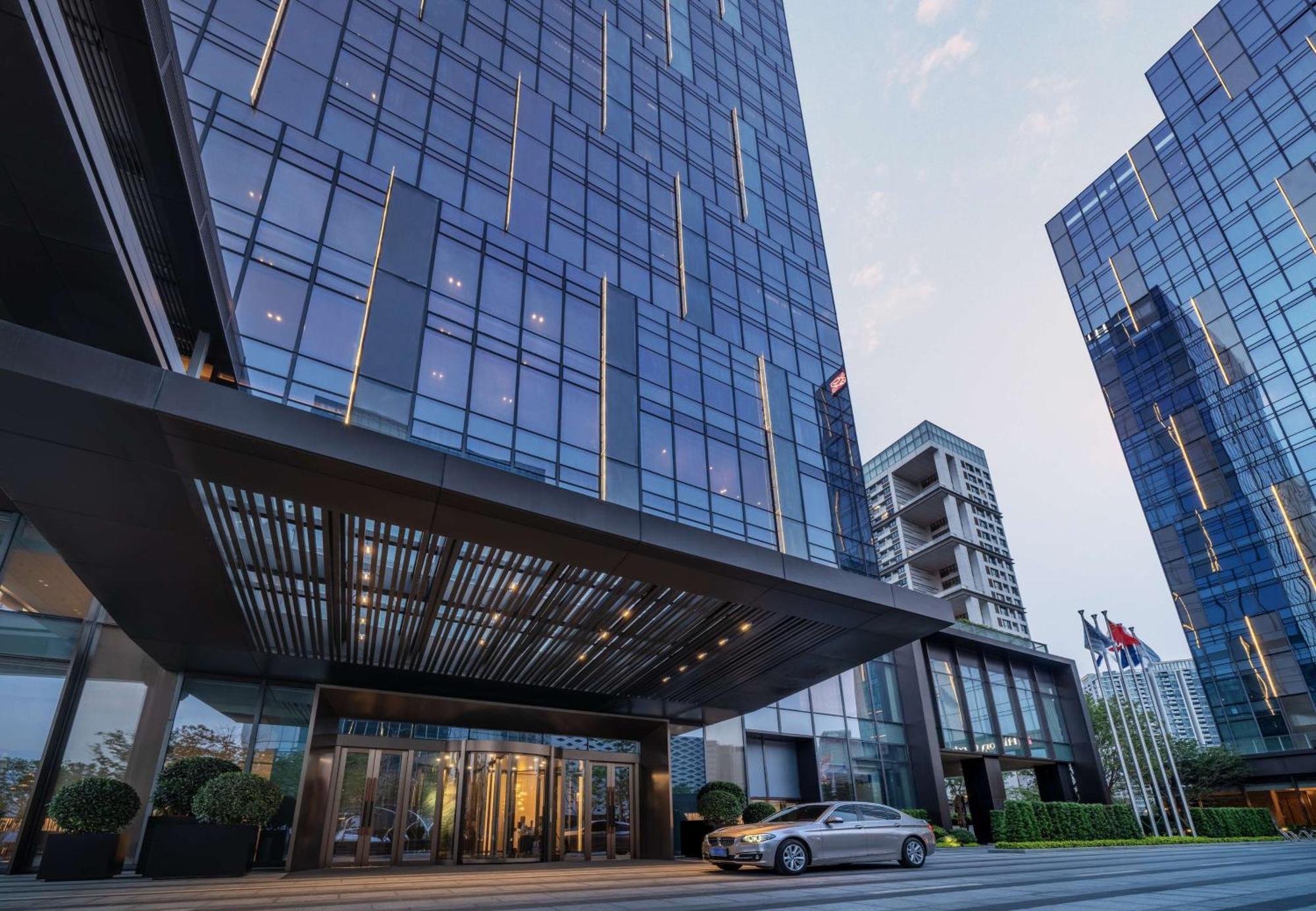 Hilton World Exhibition & Convention Center - Only 5 Minutes' Walk To Wecc ホテル 深セン市