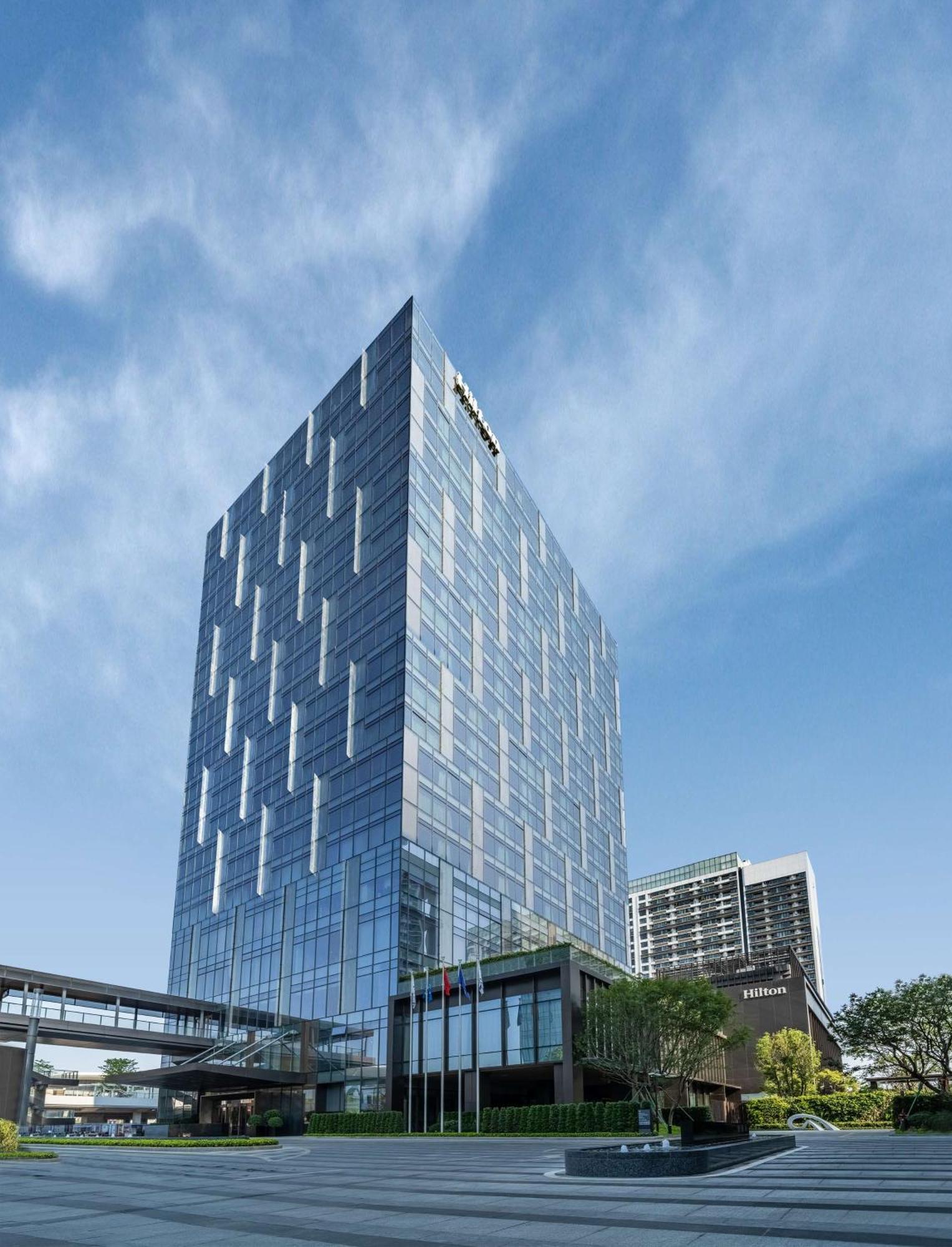 Hilton World Exhibition & Convention Center - Only 5 Minutes' Walk To Wecc