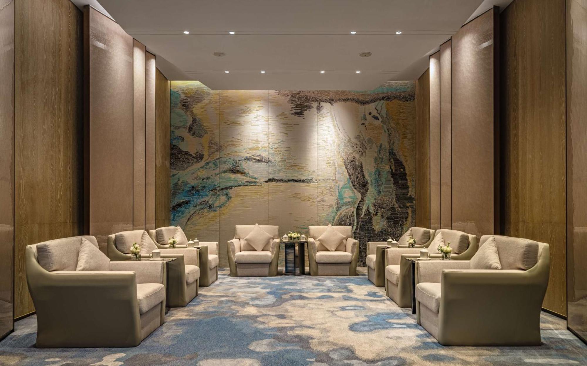 ホテル Hilton World Exhibition & Convention Center - Only 5 Minutes' Walk To Wecc 5*